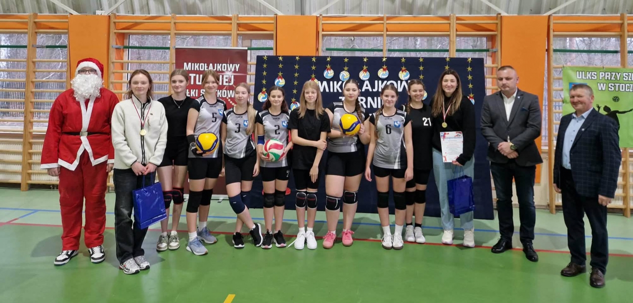 Mikołajkowy turniej piłki siatkowej dziewcząt